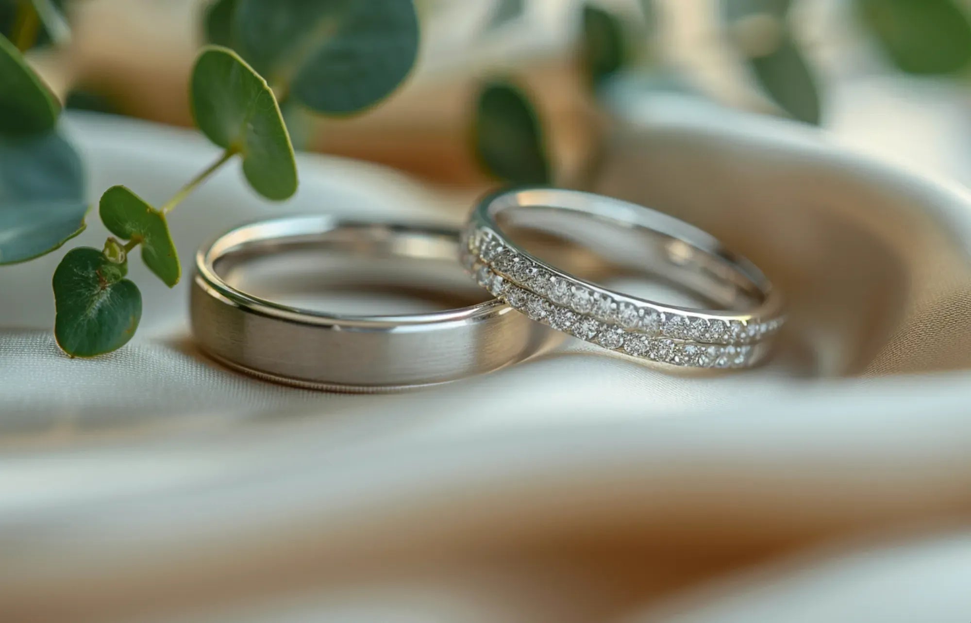 Alliance et bague de fiançailles, un duo symbolique à porter avec élégance