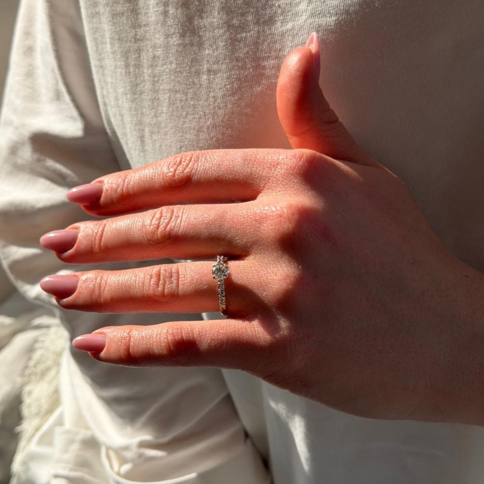 Les bagues de fiançailles intemporelles : les modèles qui ne se démodent jamais