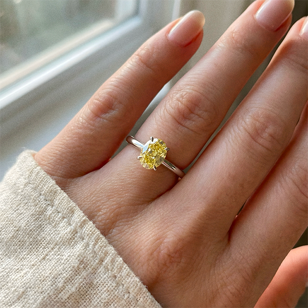 Comment choisir une bague de fiançailles : le guide ultime