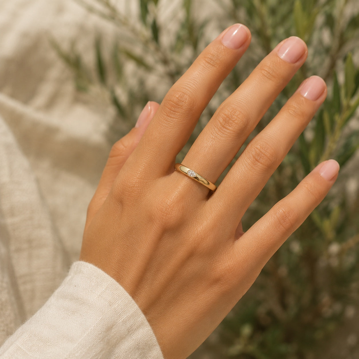 Aurora mixed wedding band – pear-shaped stone