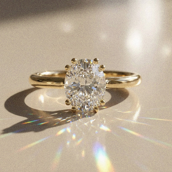 Olivine - im Labor gezüchteter Solitär im ovalen Schliff, 1,5 Karat