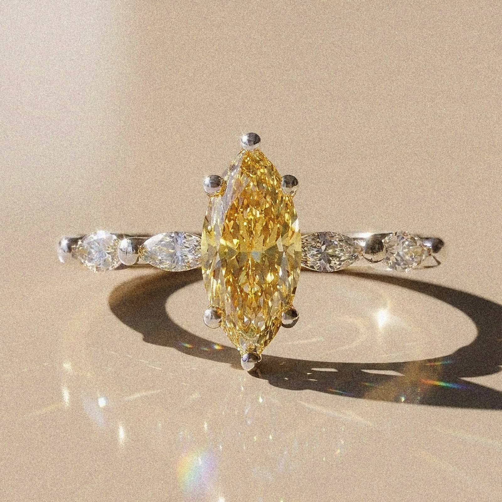 Leontina - engagement ring with a central stone and side stones