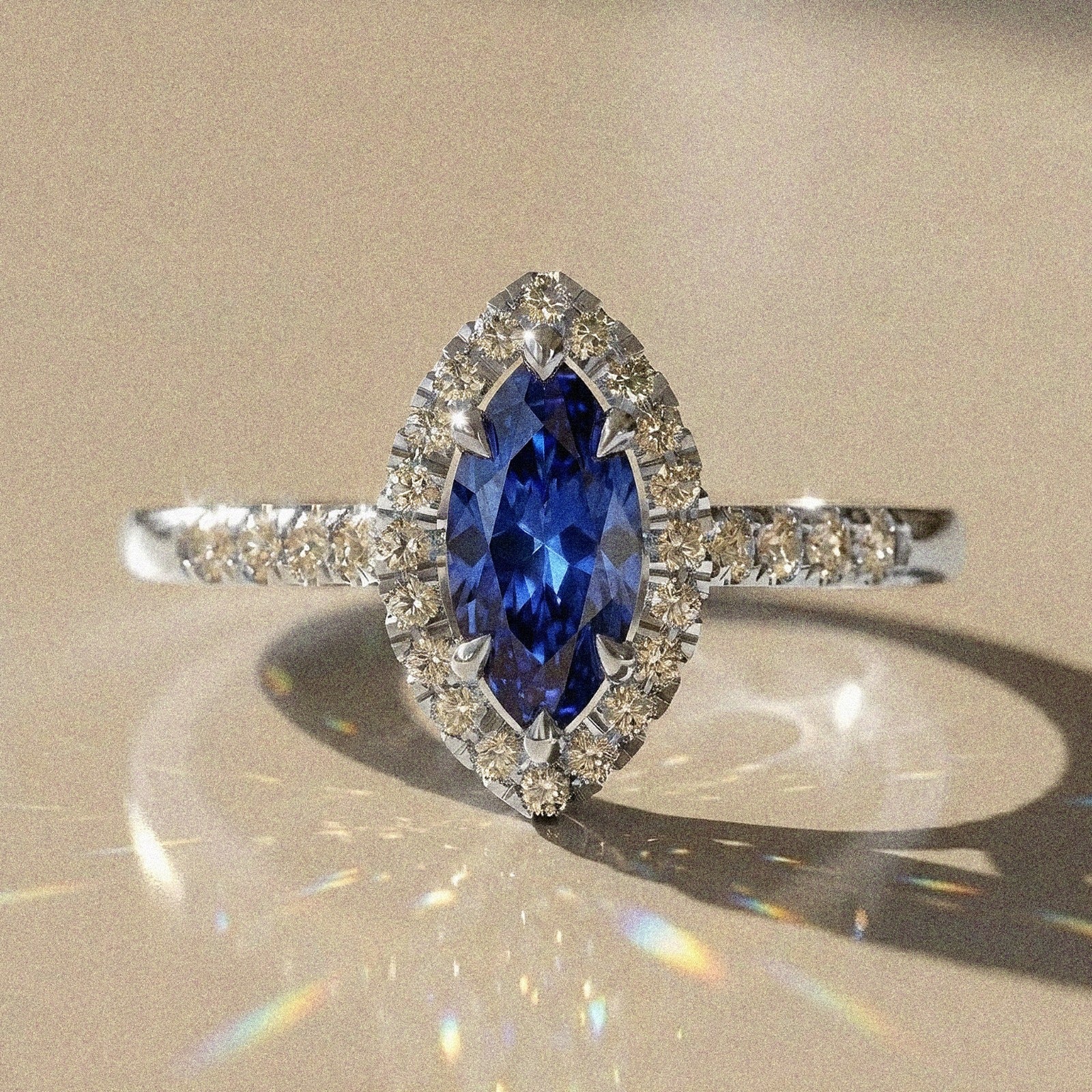 Tiarella - Bague de fiançailles diamant ovale pavé