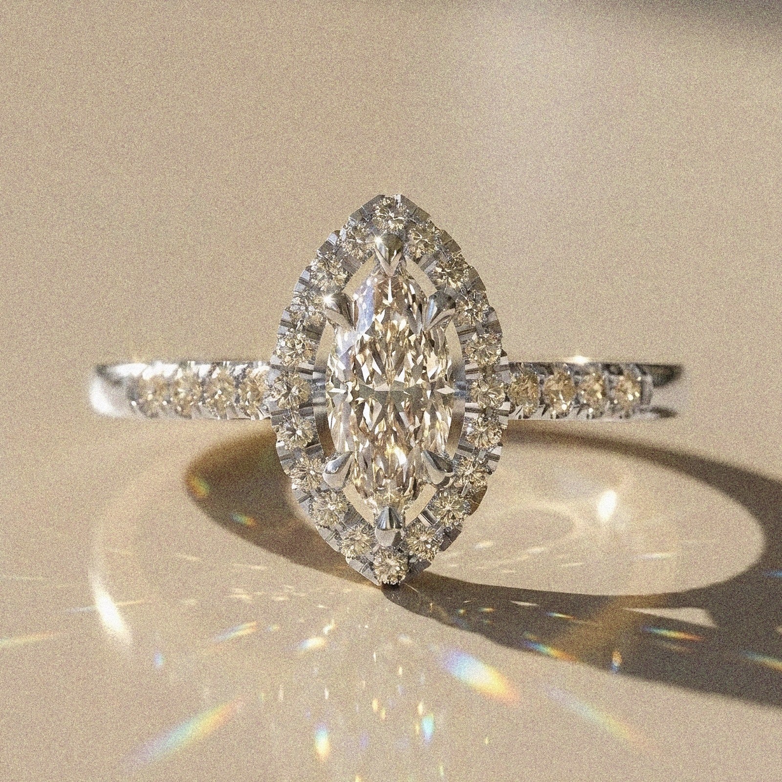 Tiarella - Bague de fiançailles diamant ovale pavé