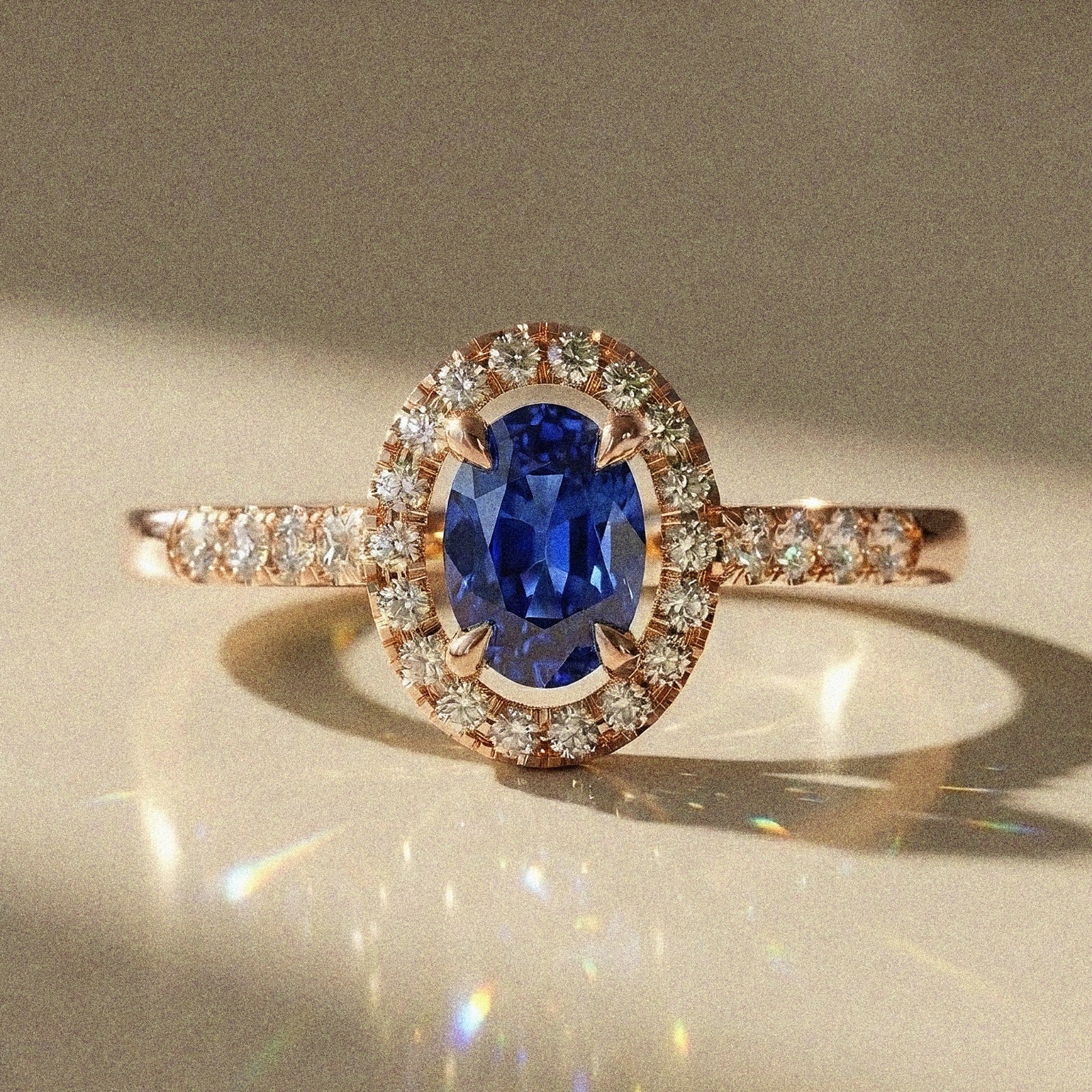 Abelia - Bague de fiançailles diamant ovale pavé