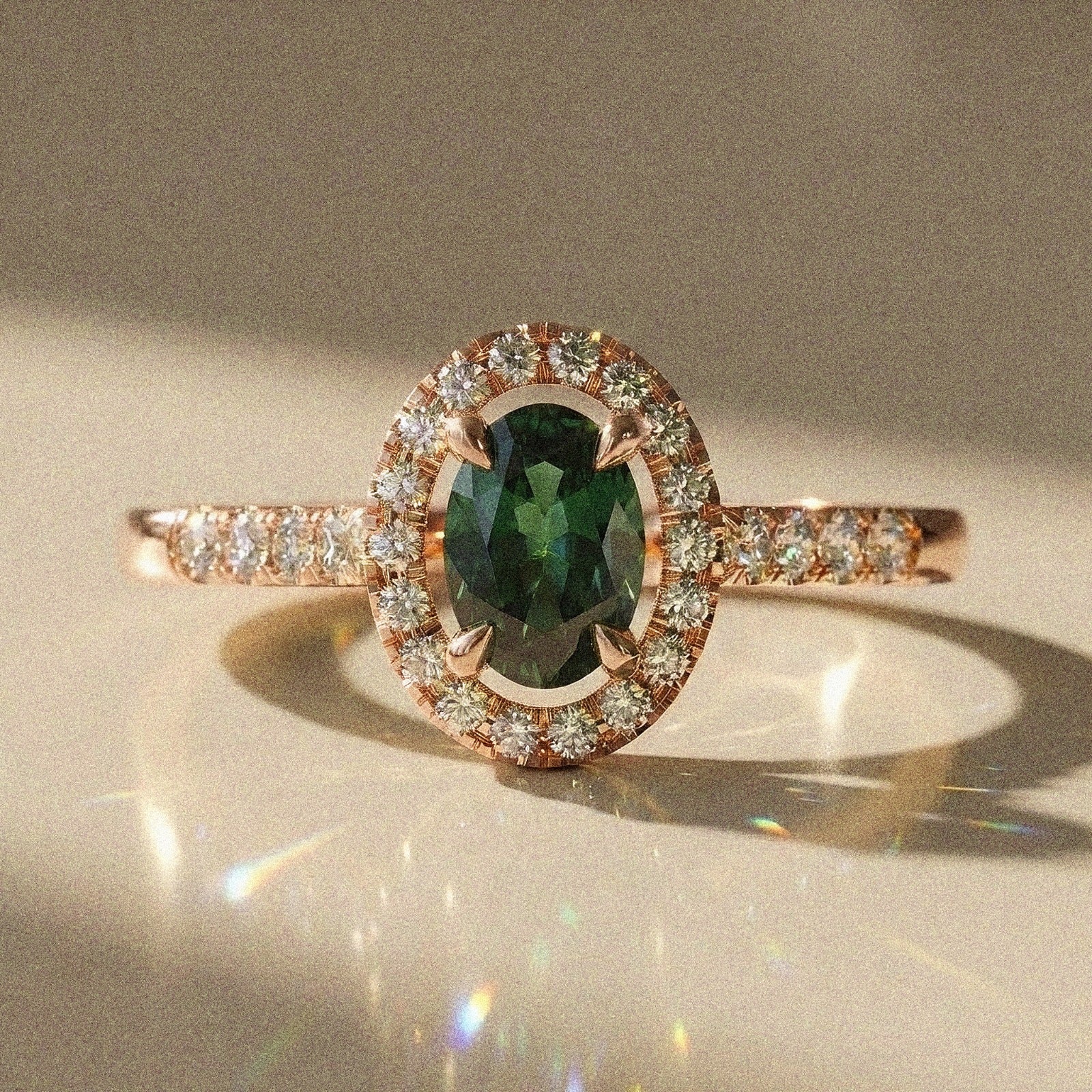 Abelia - Bague de fiançailles diamant ovale pavé