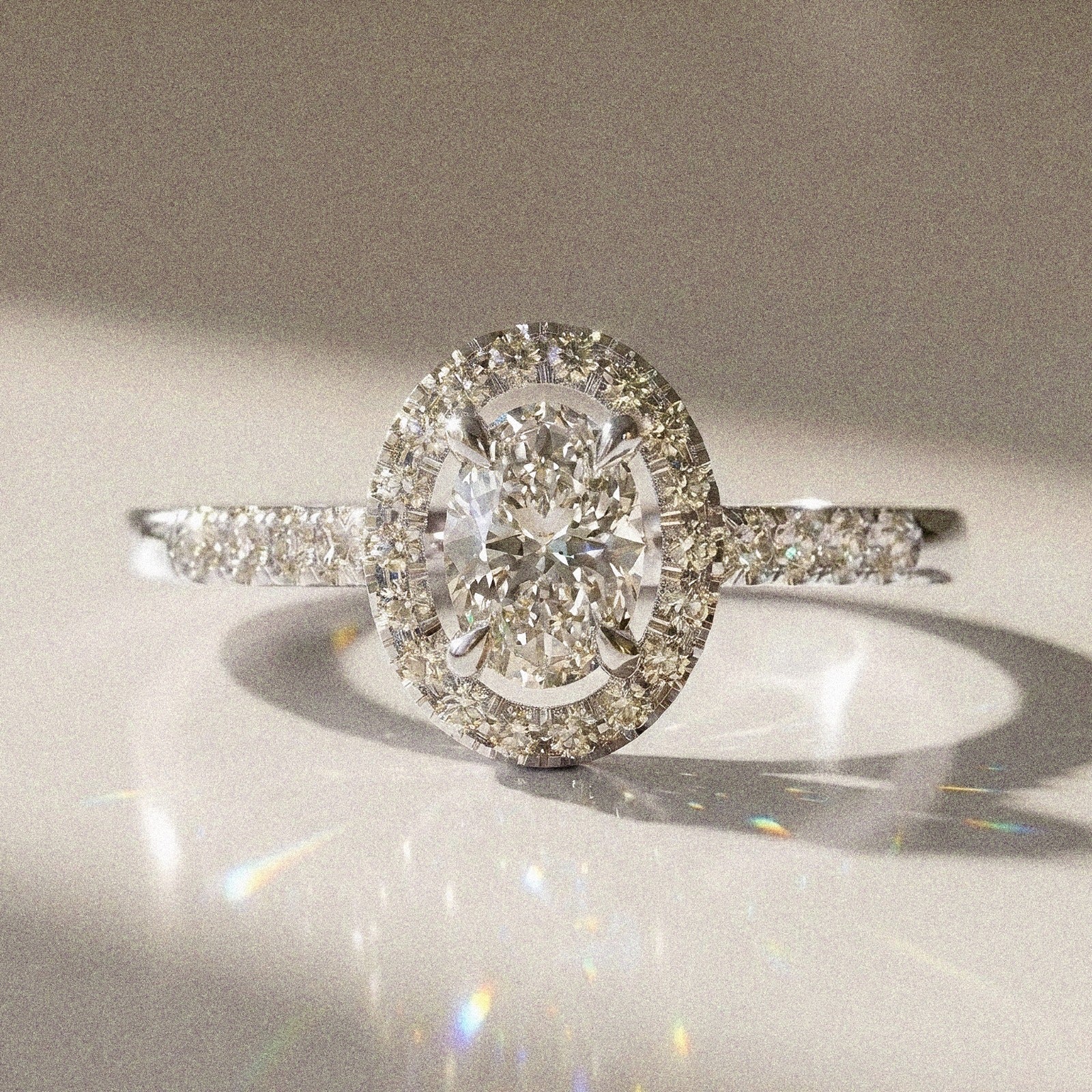 Abelia - Bague de fiançailles diamant ovale pavé