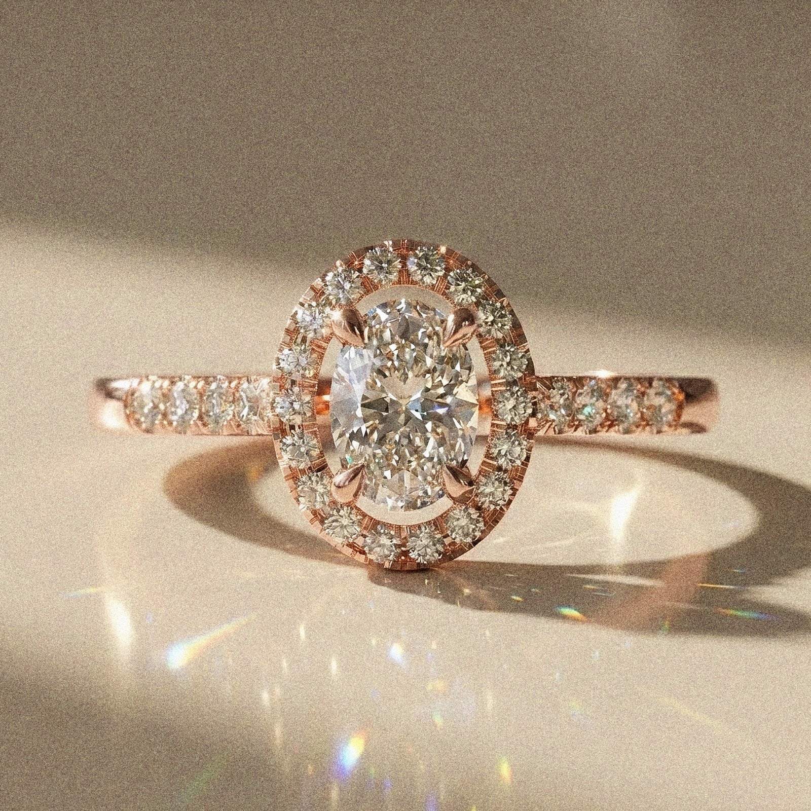 Abelia - Bague de fiançailles diamant ovale pavé