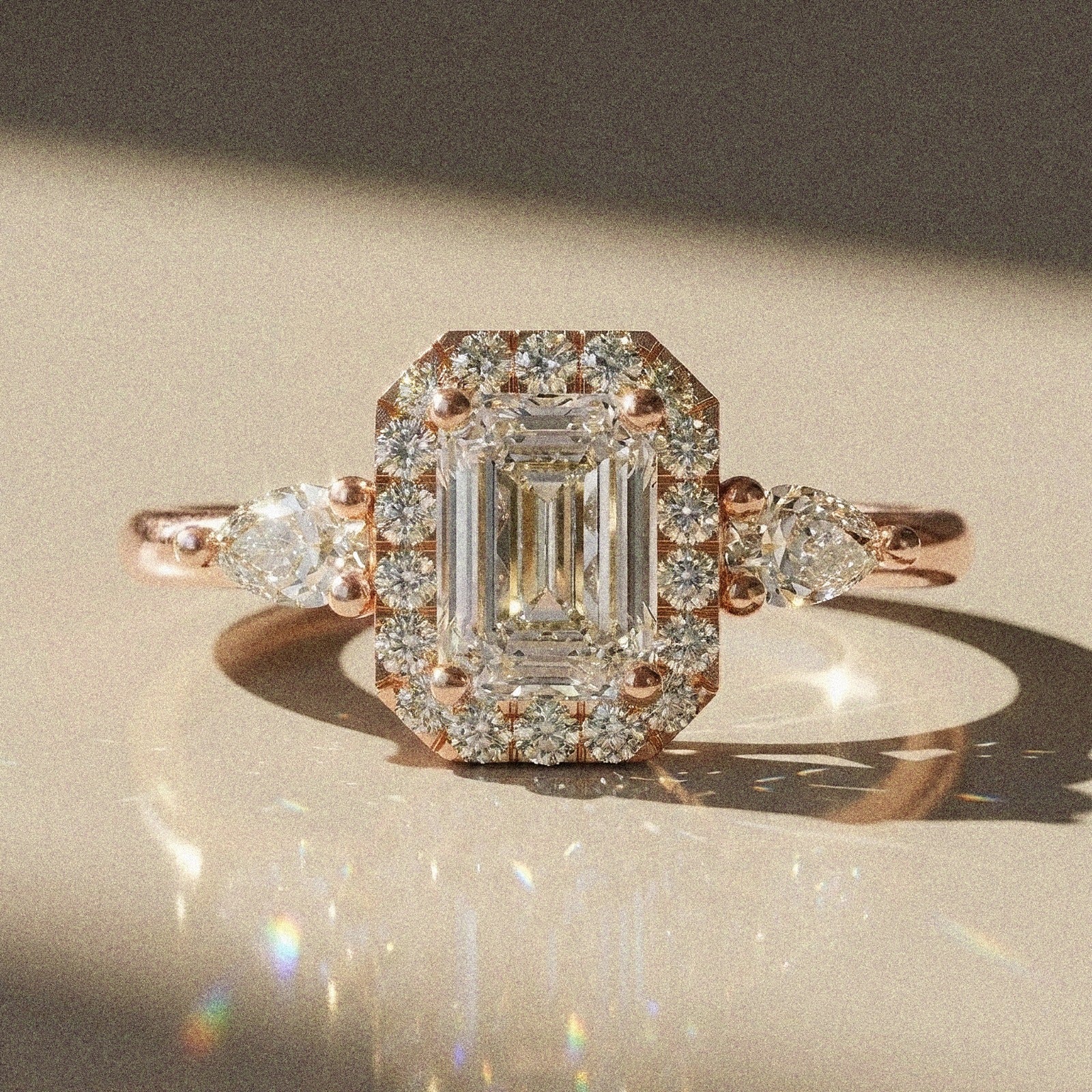 Mahonia - Bague de fiançailles pierre rectangle à pans coupés