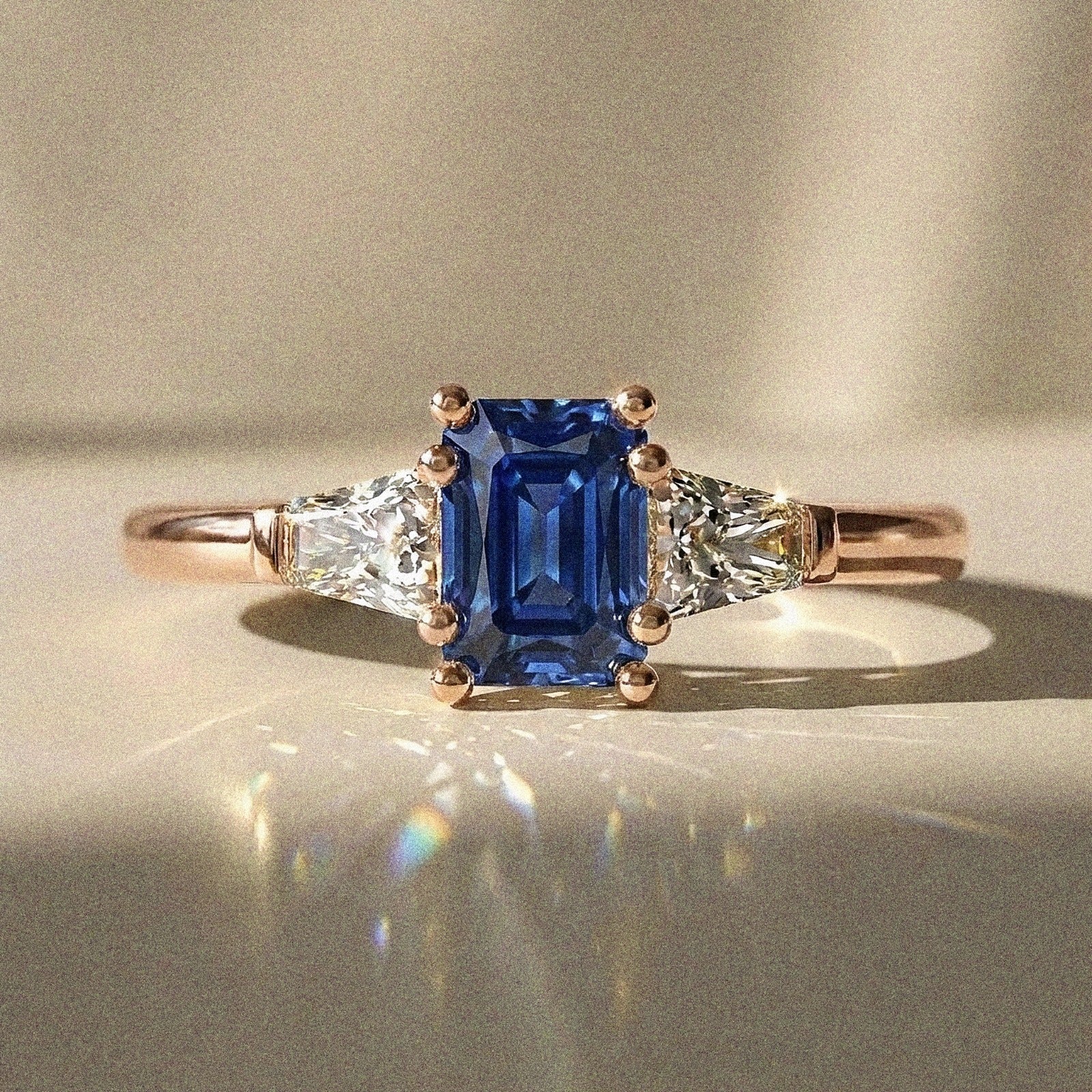 Olea - Bague de fiançailles pierre radiant épaulée