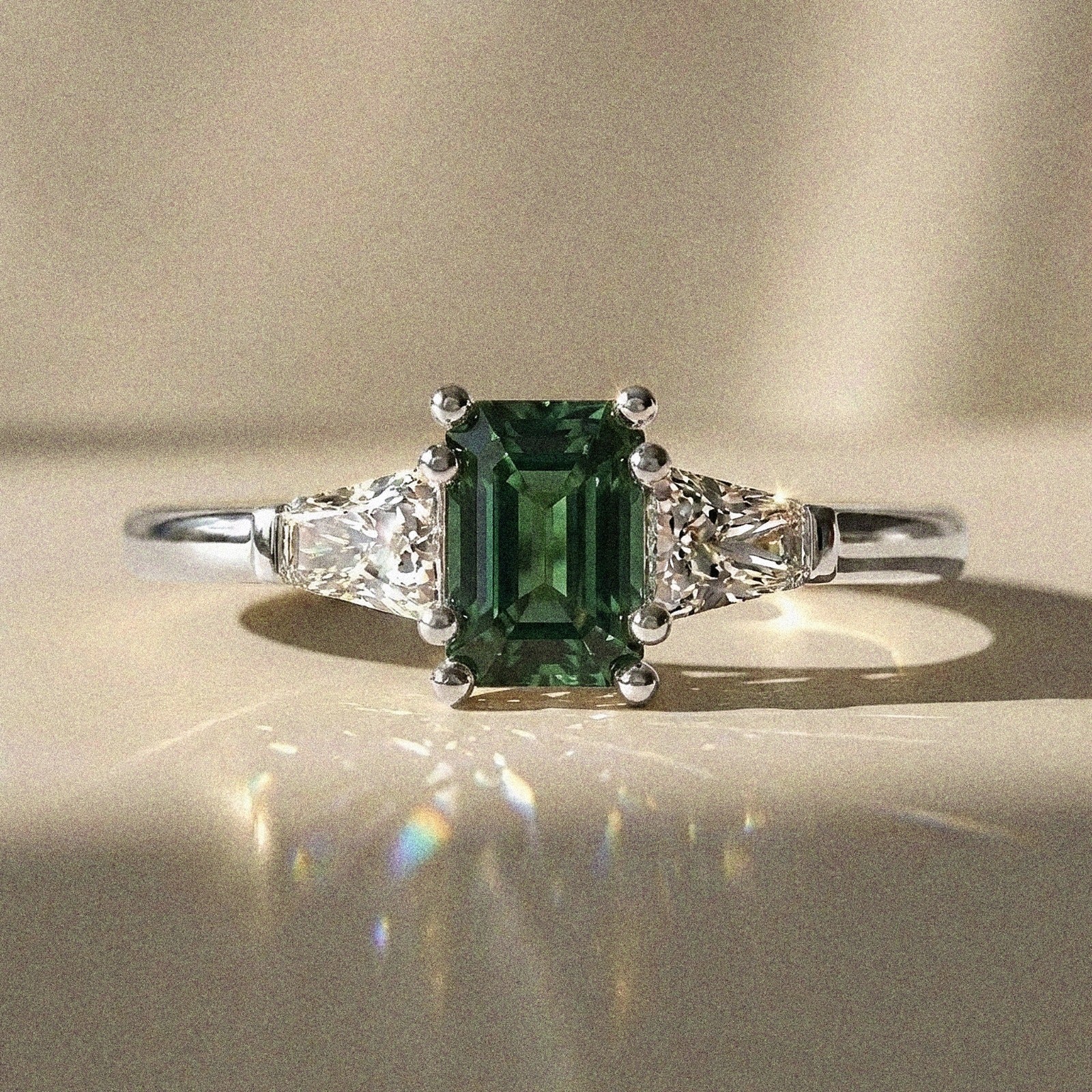 Olea - Bague de fiançailles pierre radiant épaulée