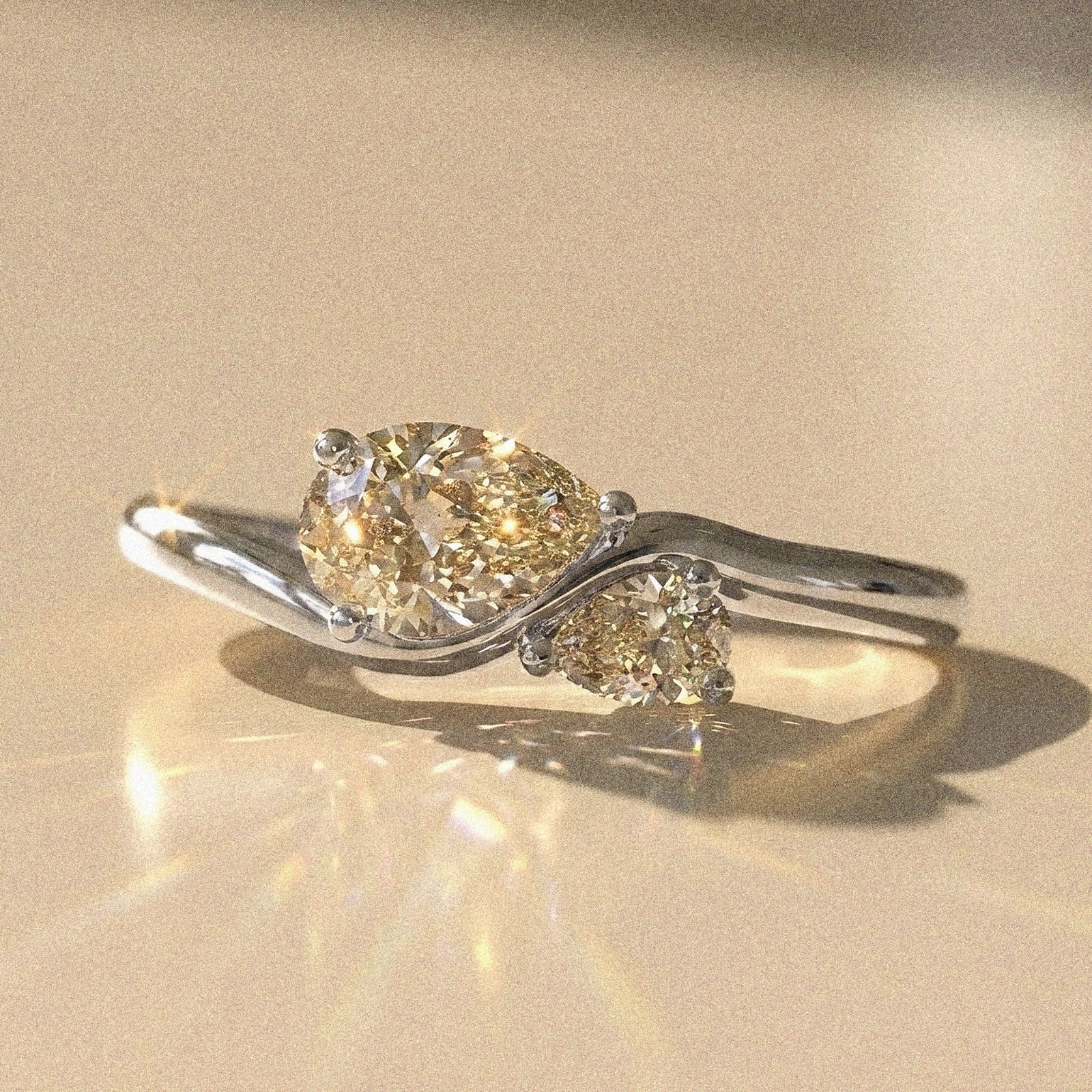 Paola - Bague de fiançailles toi&moi forme poire