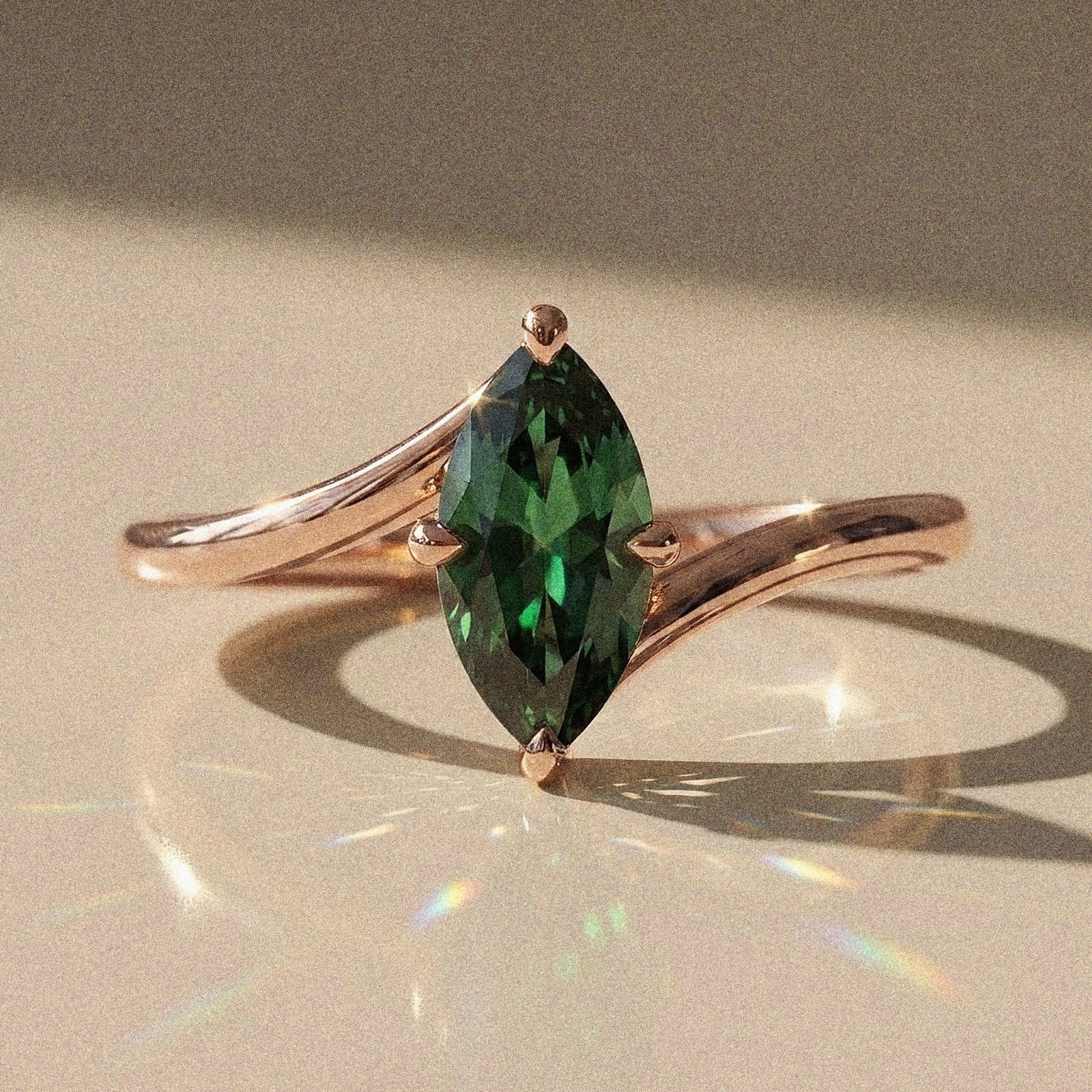 Amelys - Solitaire shuttle-shaped engagement ring
