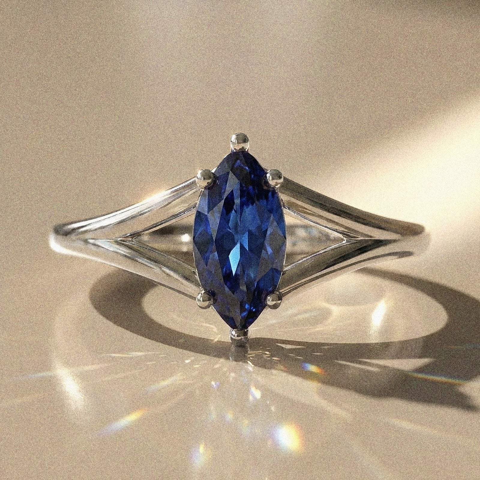 Labelia - Solitaire engagement ring with marquise stone