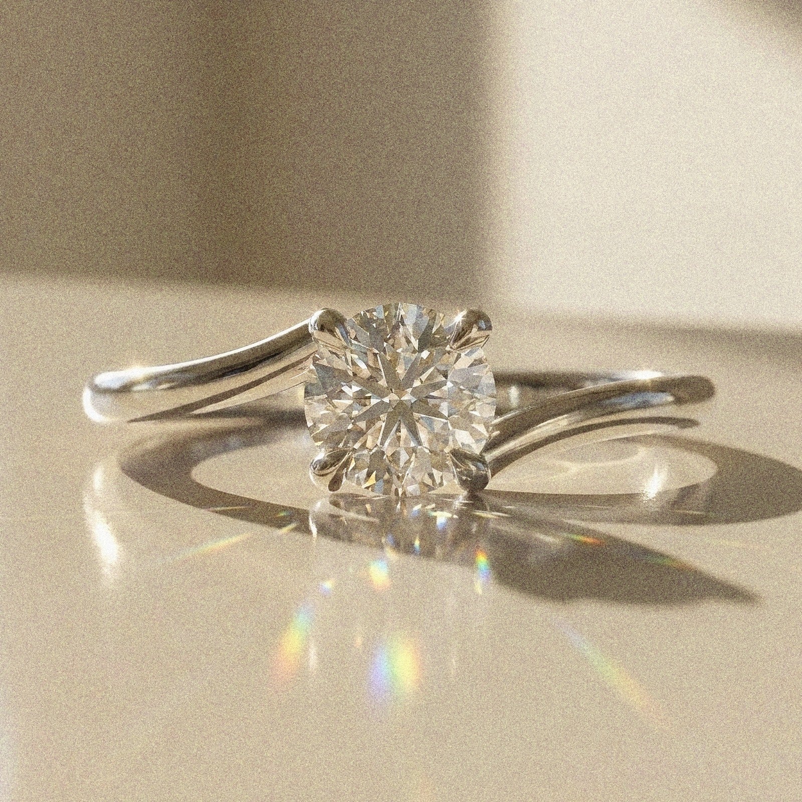 Bely - round brilliant-cut stone - solitaire