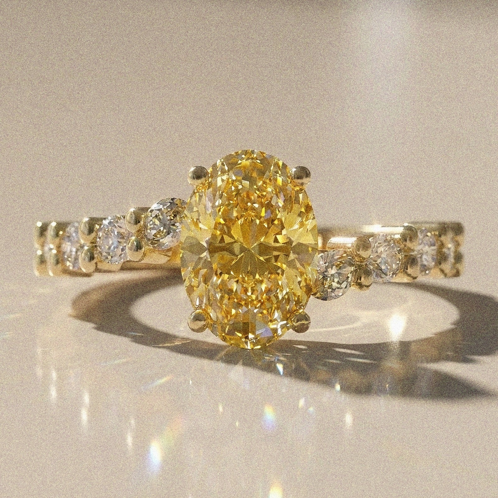 Bergenie - Bague de fiançailles pierre ovale et pierres latérales