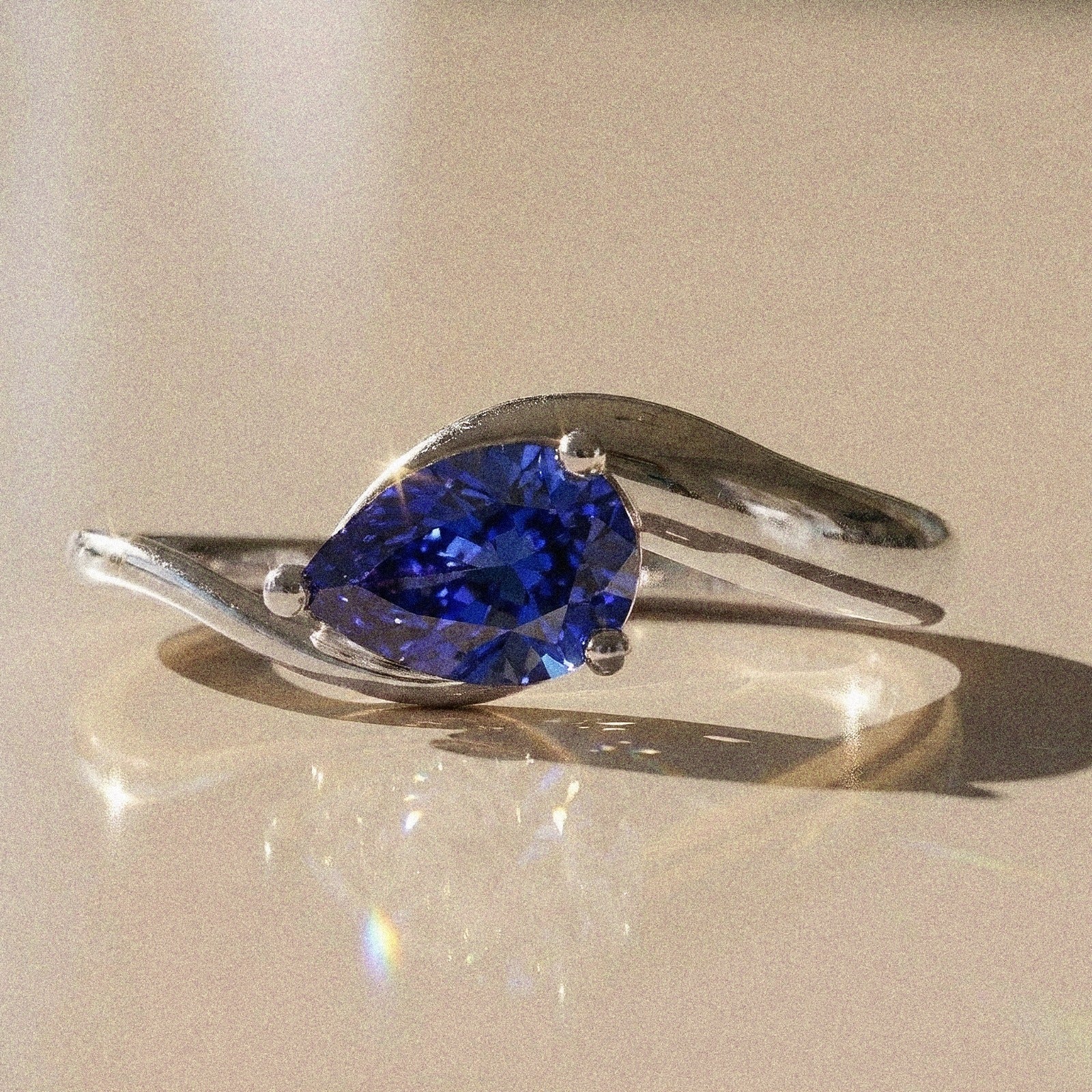 Berenice - Pear-shaped solitaire engagement ring