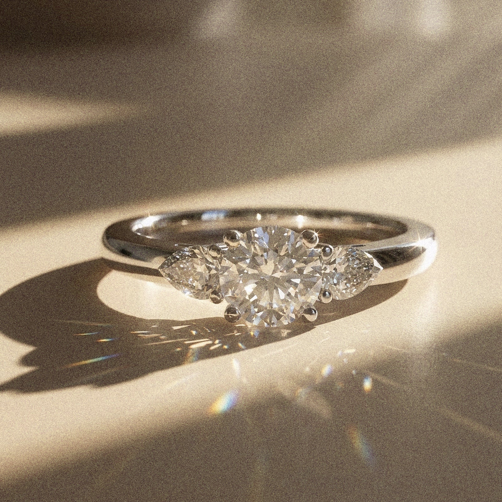 Oriane - Bague de fiançailles solitaire accompagné