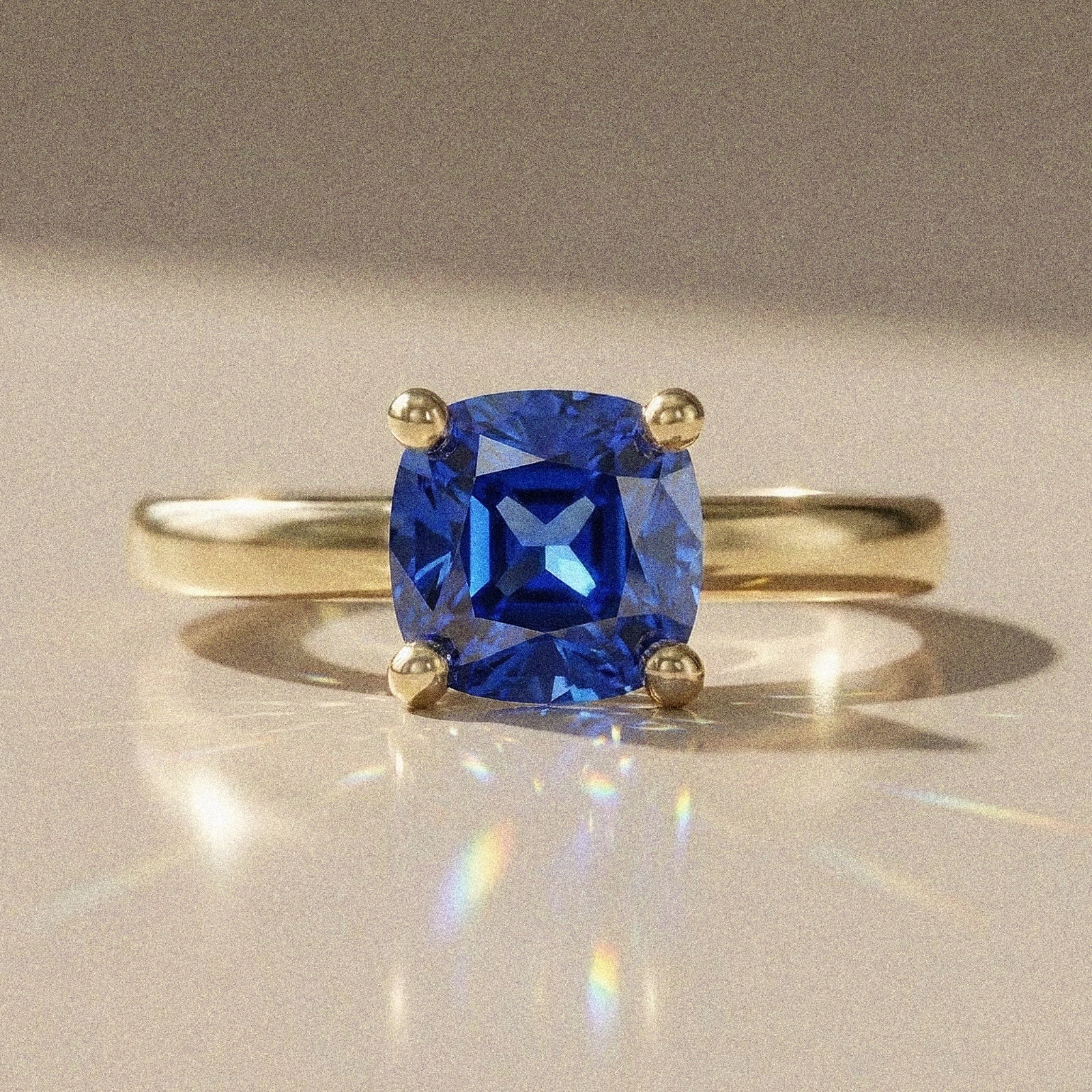 Madeleine - Solitaire accompanied pear-shaped