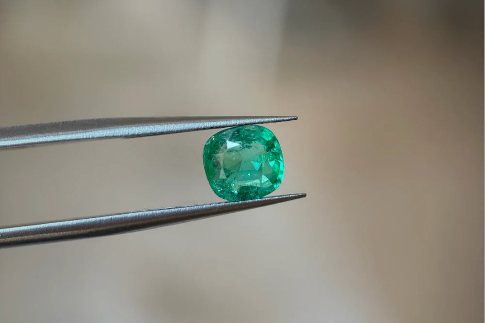 Pourquoi les bijoux sur mesure sont le choix parfait pour une demande en mariage ?