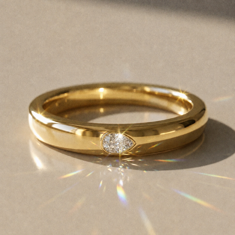 Aurora mixed wedding band – pear-shaped stone