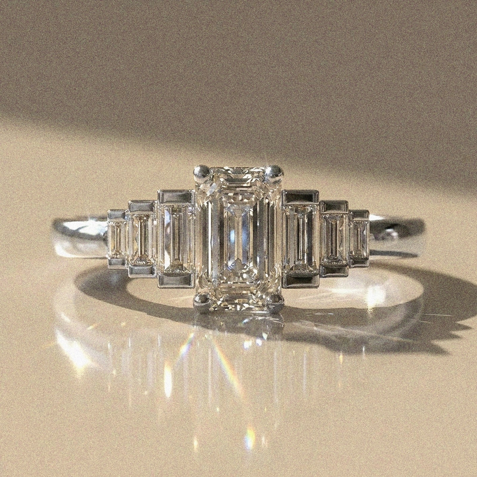 Lantana - Bague de fiançailles pierres taille émeraude et taille baguette