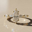 Leontina - engagement ring with a central stone accompanied