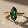 Leontina - engagement ring with a central stone accompanied