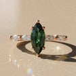 Leontina - engagement ring with a central stone accompanied