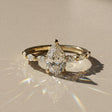 Madeleine - Solitaire accompanied pear-shaped
