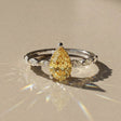 Madeleine - Solitaire accompanied pear-shaped