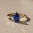 Madeleine - Solitaire accompanied pear-shaped