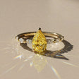 Madeleine - Solitaire accompanied pear-shaped
