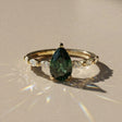 Madeleine - Solitaire accompanied pear-shaped