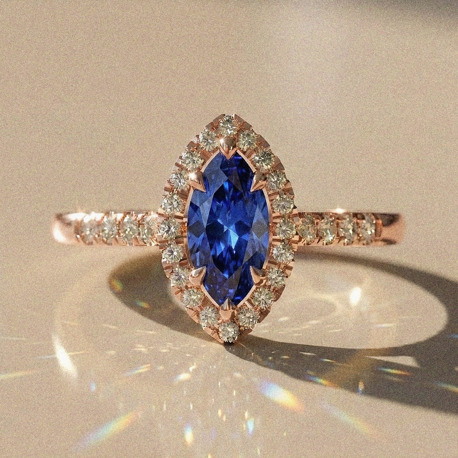 Tiarella - Bague de fiançailles diamant ovale pavé