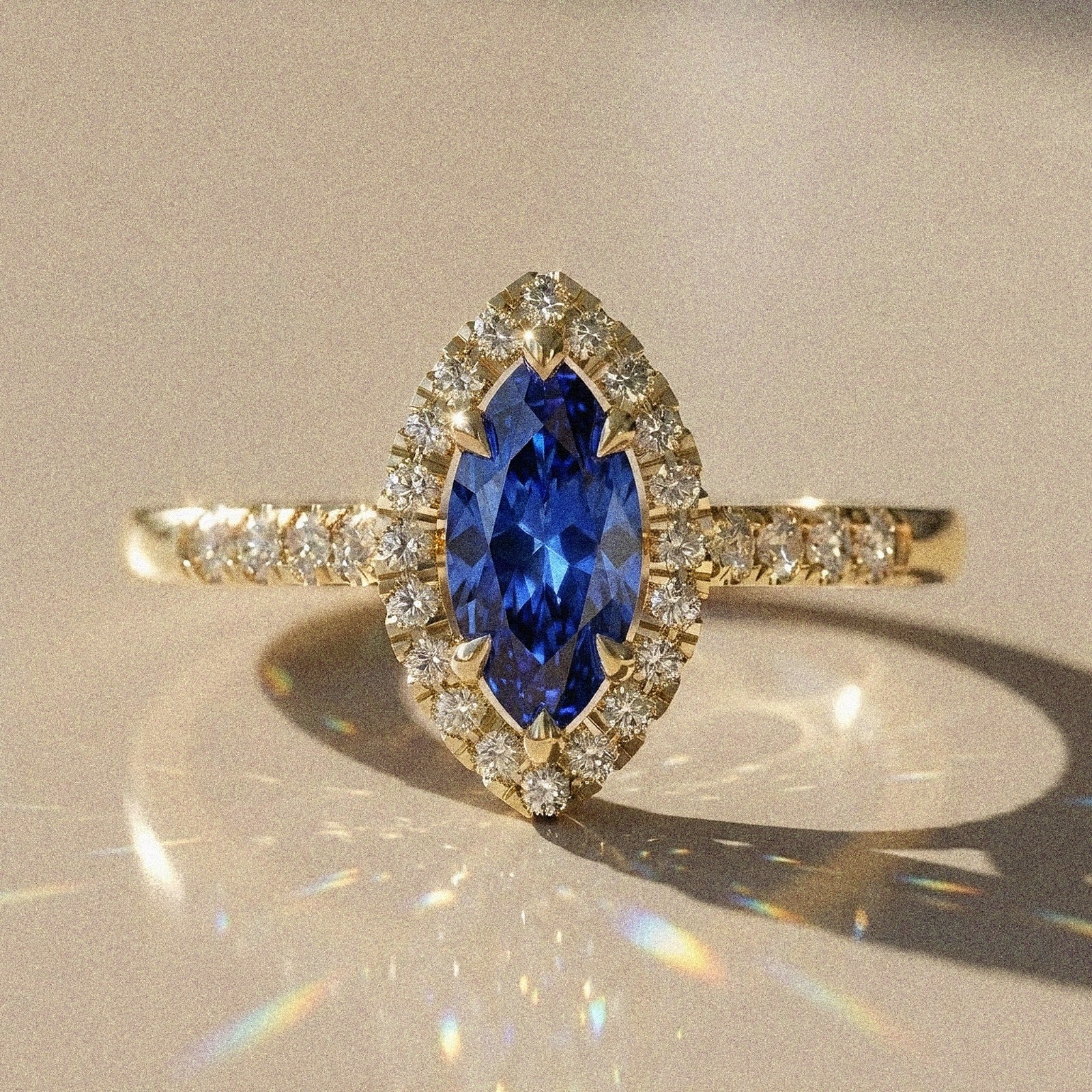 Tiarella - Bague de fiançailles diamant ovale pavé