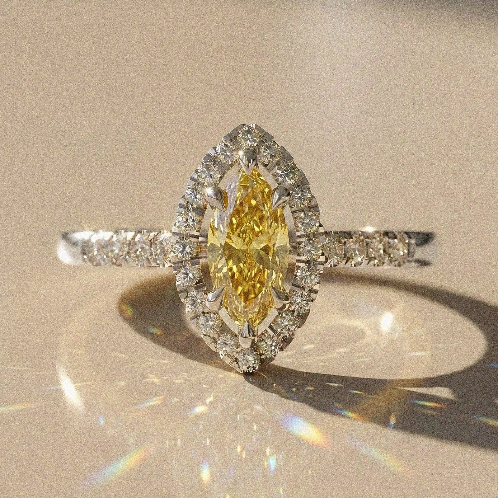 Tiarella - Bague de fiançailles diamant ovale pavé