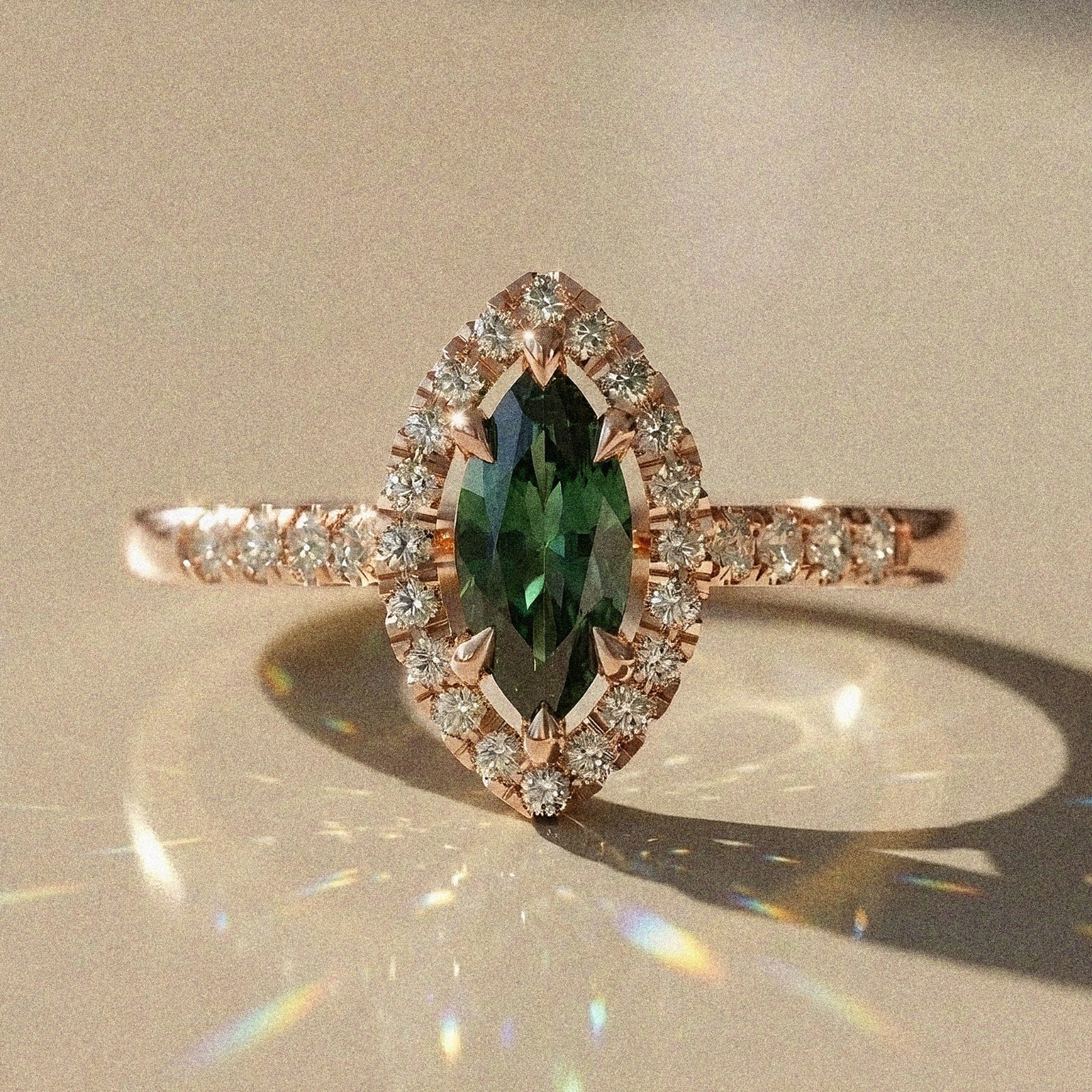 Tiarella - Bague de fiançailles diamant ovale pavé