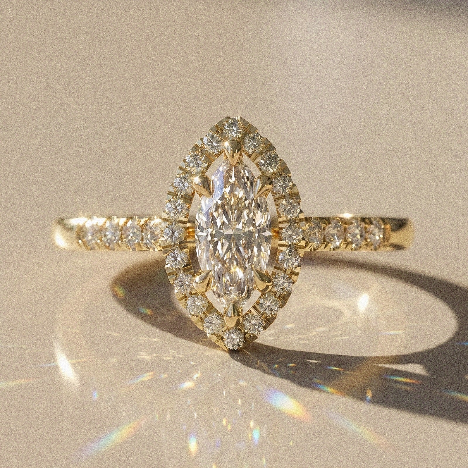 Tiarella - Bague de fiançailles diamant ovale pavé