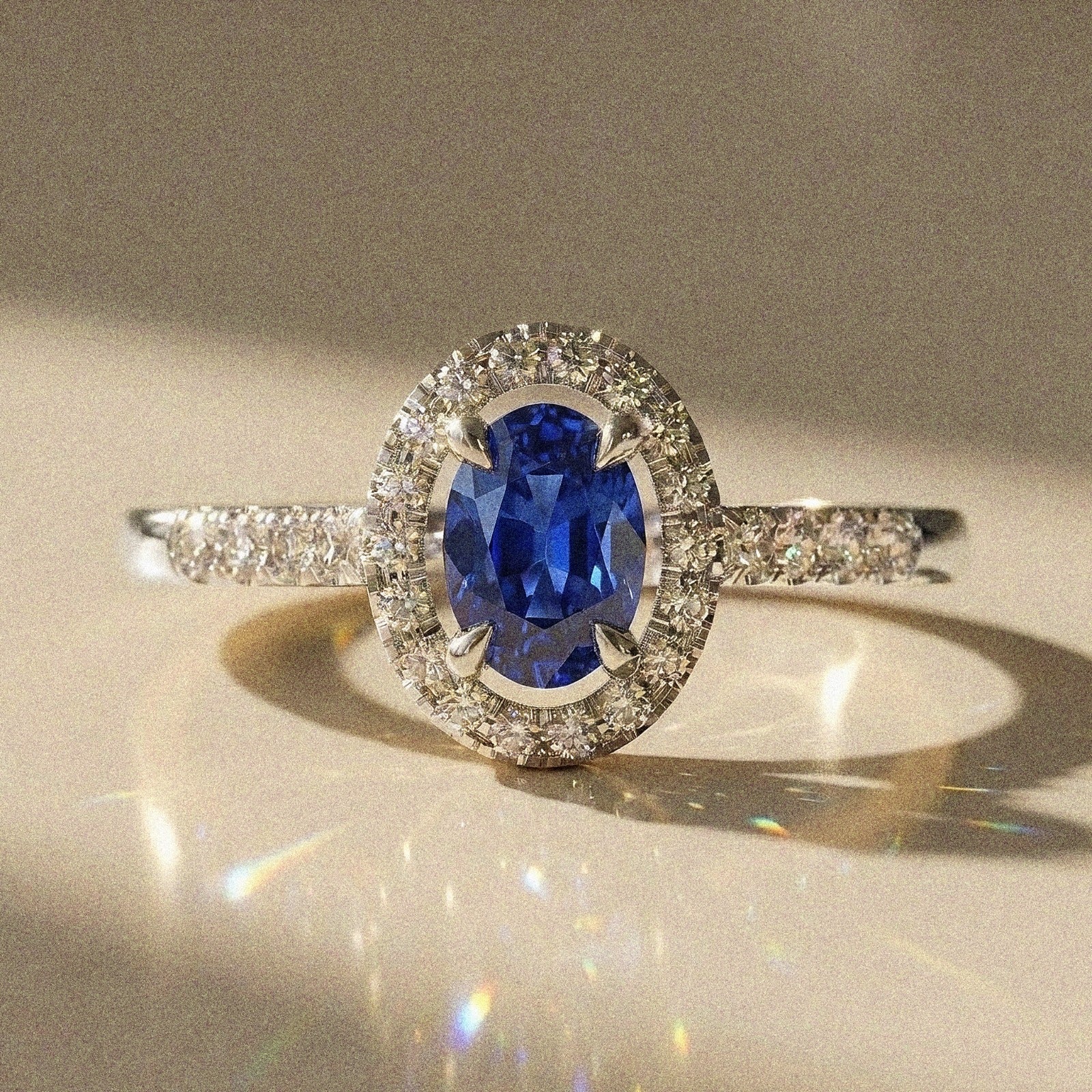 Abelia - Bague de fiançailles diamant ovale pavé