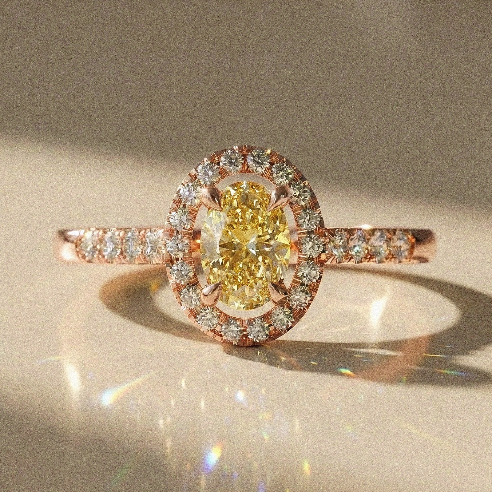 Abelia - Bague de fiançailles diamant ovale pavé