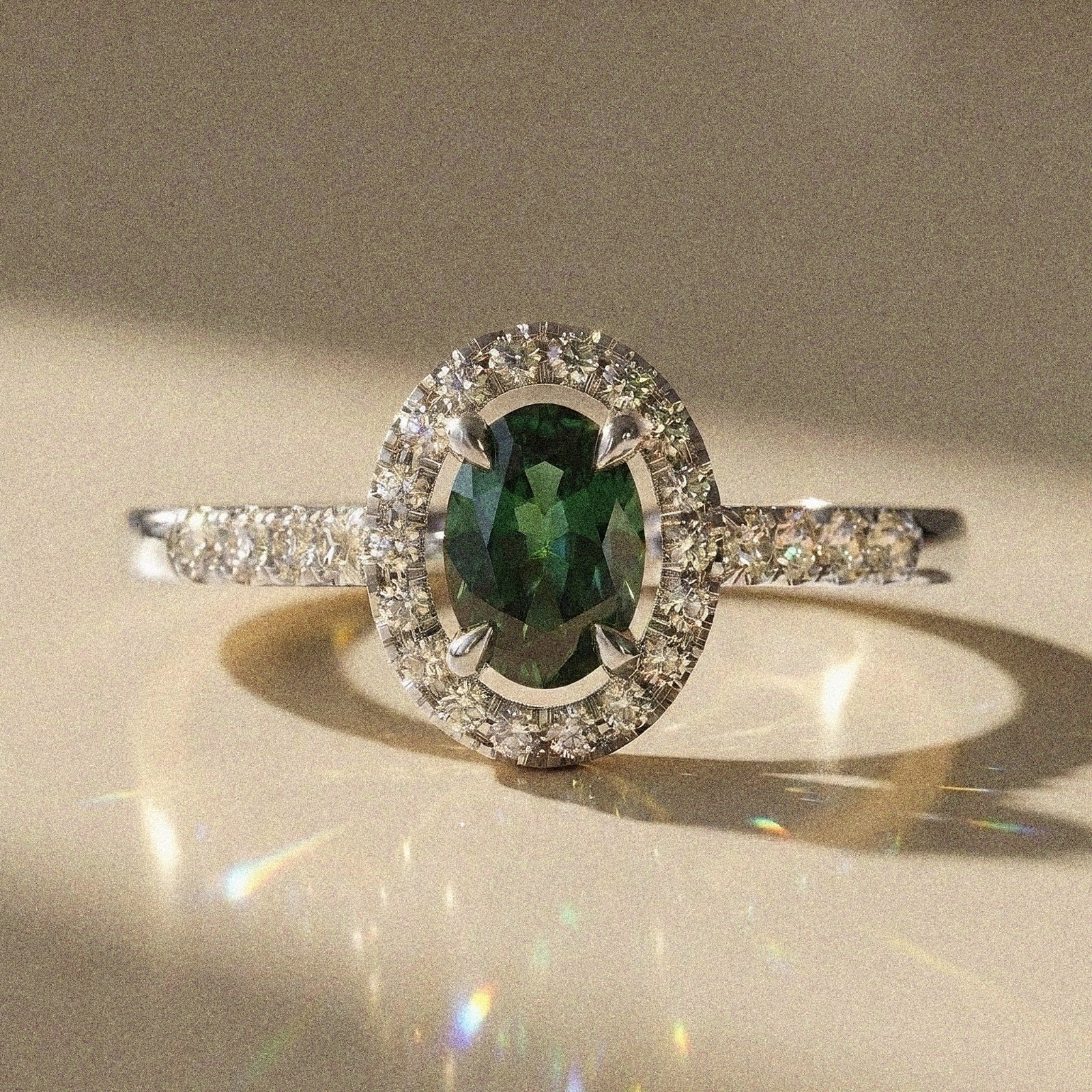 Abelia - Bague de fiançailles diamant ovale pavé