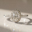 Abelia - Bague de fiançailles diamant ovale pavé