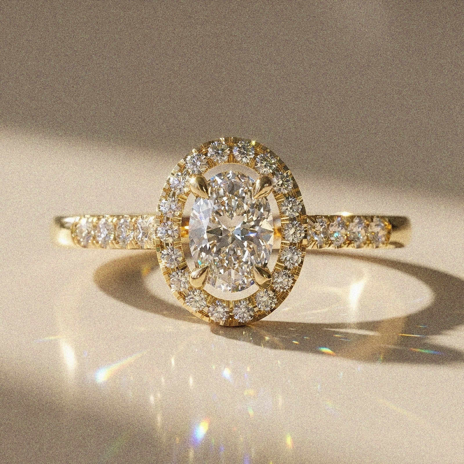 Abelia - Bague de fiançailles diamant ovale pavé