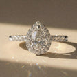 Acacia - Bague de fiançailles diamant poire à entourage