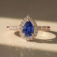 Acacia - Bague de fiançailles diamant poire à entourage