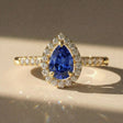 Acacia - Bague de fiançailles diamant poire à entourage