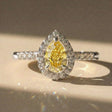 Acacia - Bague de fiançailles diamant poire à entourage