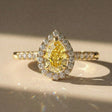 Acacia - Bague de fiançailles diamant poire à entourage