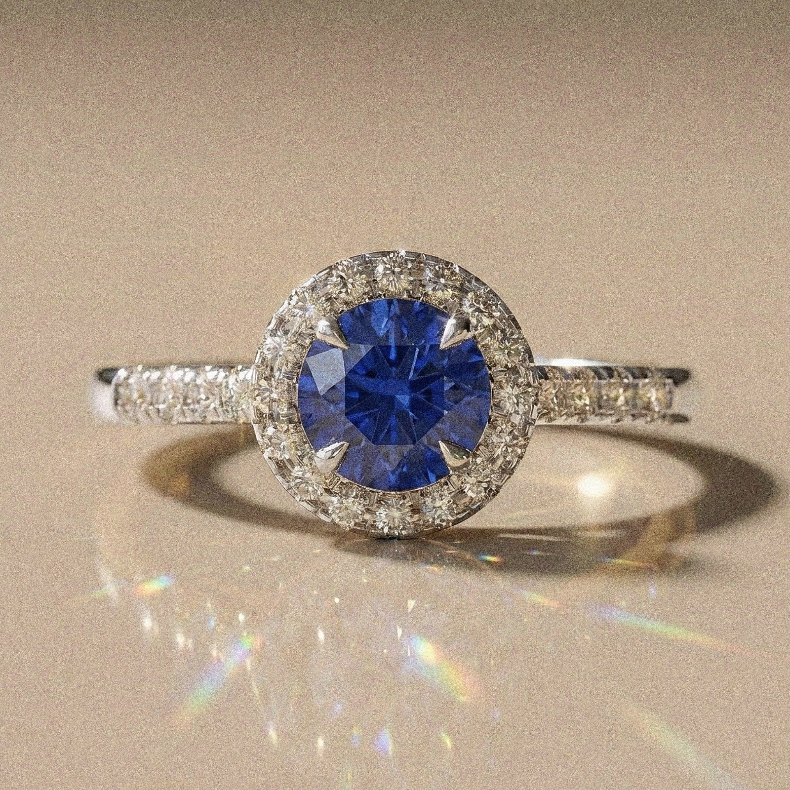 Cassia - Bague de fiançailles diamant taille brillant pavé